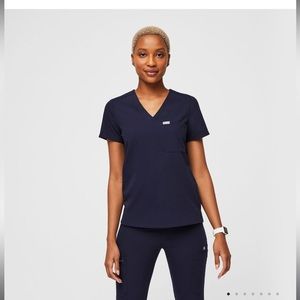 Catarina One-Pocket Scrub Top